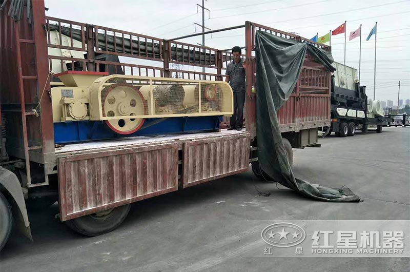 紅星機(jī)器廠(chǎng)家對(duì)輥制砂機(jī)發(fā)貨